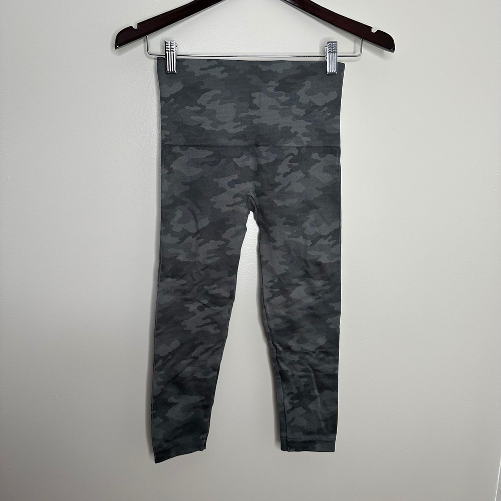 SPANX Women's‎ Camo Seamless Leggings Cropped Capri Activewear Athleisure M - Picture 4 of 4
